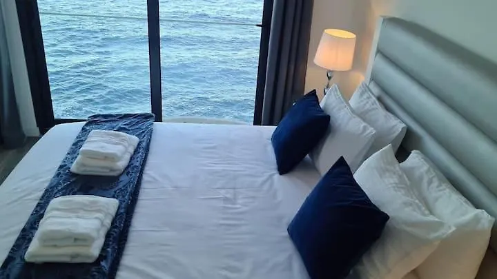 Apt.L- Cliff Residence Over The Ocean-500 Mbps Net Holiday home
